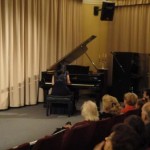 Koncert Bohaterom Pawiaka - pianistka